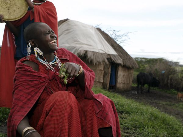 masai-tribesman-laughing_11970_600x450